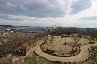 亀島山花と緑の丘公園 広場の絶景スポット写真（4）class=